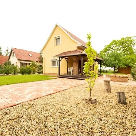 Cedrus Nyaralohaz, Gyoparosfuerdo * オロシュハーザ