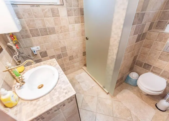 Cedrus Nyaralohaz, Gyoparosfuerdo * オロシュハーザ