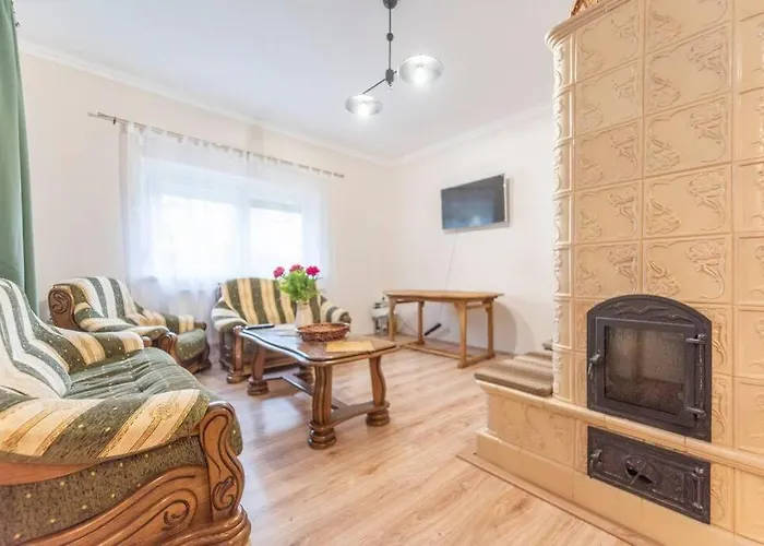 Cedrus Nyaralohaz, Gyoparosfuerdo 別荘 *