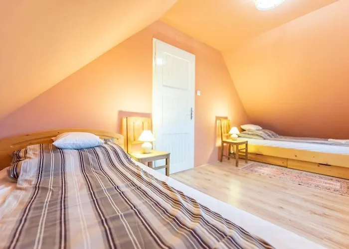 Cedrus Nyaralohaz, Gyoparosfuerdo 別荘 *