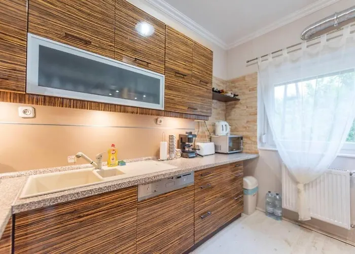 Cedrus Nyaralohaz, Gyoparosfuerdo オロシュハーザ